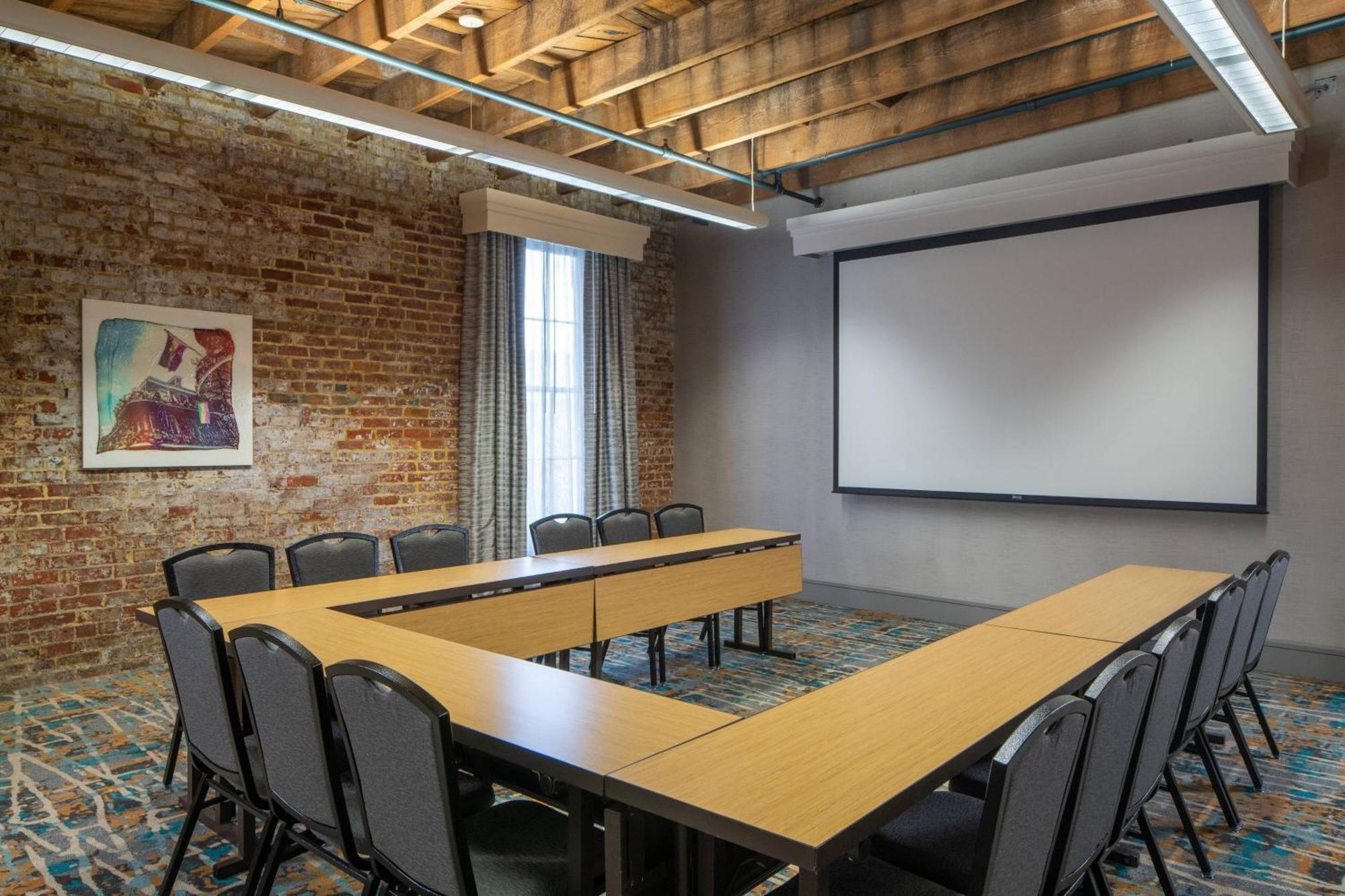 Hotel Courtyard By Marriott New Orleans Warehouse Arts District Extérieur photo