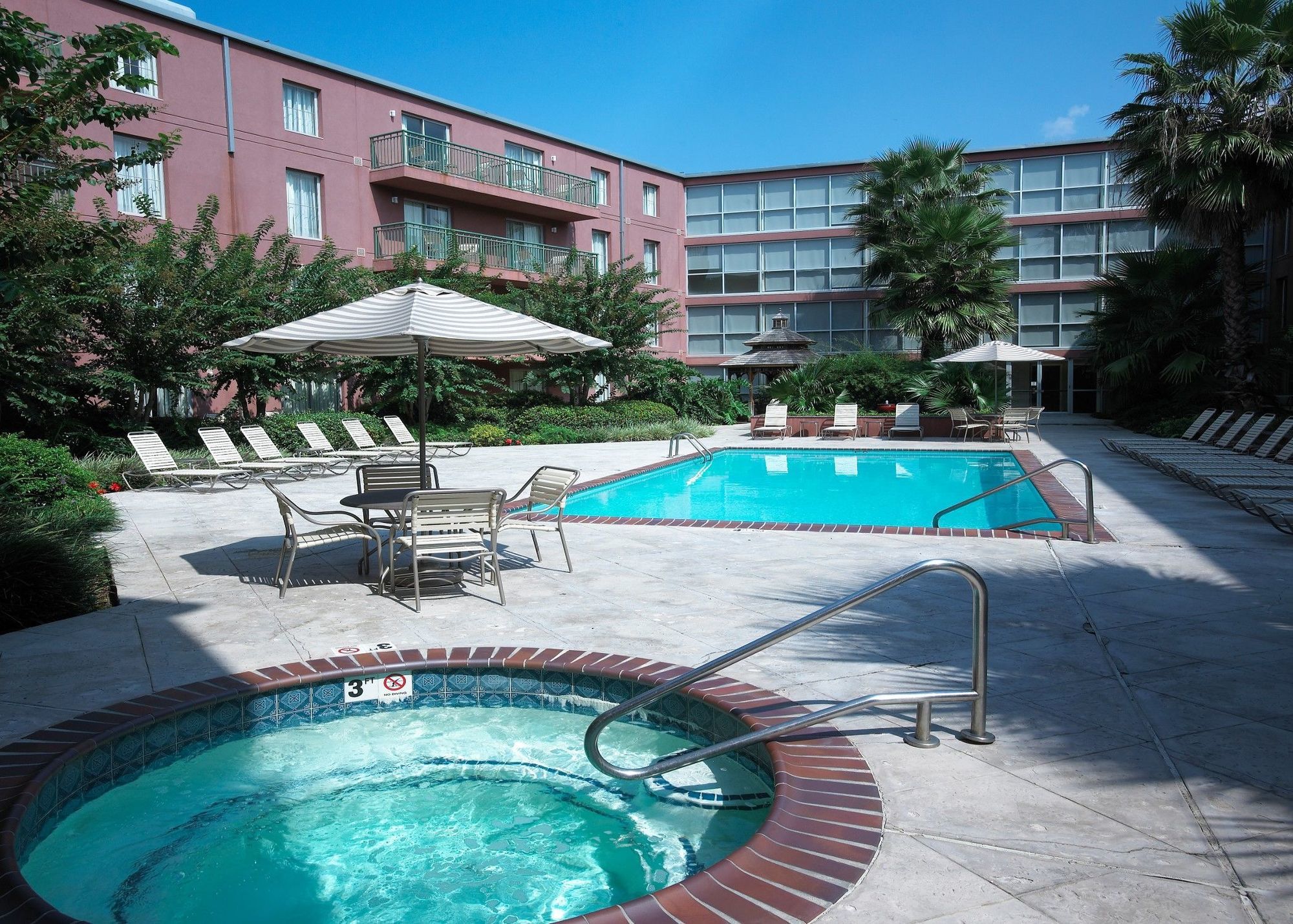 Hotel Courtyard By Marriott New Orleans Warehouse Arts District Extérieur photo